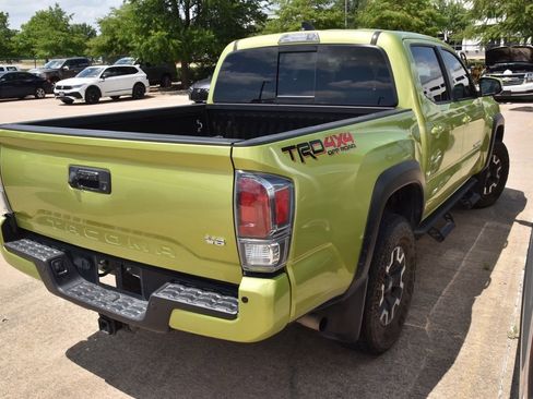 Used 2023 Toyota Tacoma TRD Off-Road w/ Technology Package AWD/4WD image 5