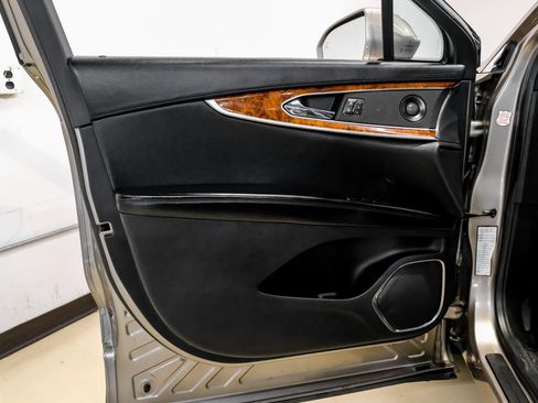 Used 2019 Lincoln Nautilus Reserve image 57