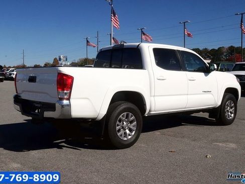 Used 2017 Toyota Tacoma SR5 image 5