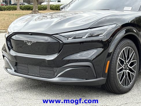 Certified 2025 Ford Mustang Mach-E Premium image 37