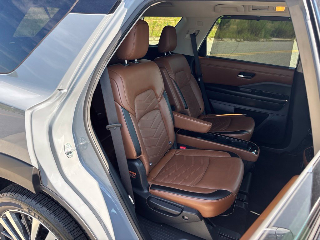 Used 2022 Nissan Pathfinder Platinum w/ Cargo Package AWD/4WD image 48