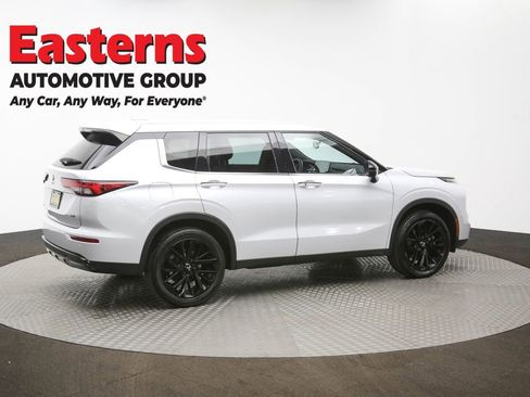 Used 2023 Mitsubishi Outlander SE image 43