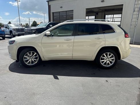 Used 2019 Jeep Cherokee Overland w/ Technology Group AWD/4WD image 5