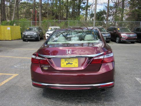 Used 2017 Honda Accord LX image 4