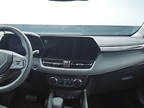 Used 2025 Chevrolet TrailBlazer LT w/ Driver Confidence Package image 19