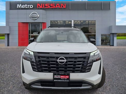 New 2026 Nissan Pathfinder Platinum image 2