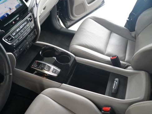 Used 2016 Honda Pilot Touring image 21