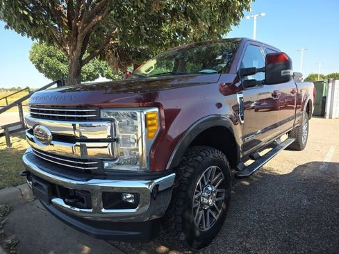 Used 2017 Ford F250 Lariat w/ Lariat Value Package AWD/4WD image 3