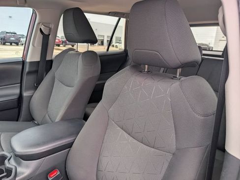 Used 2023 Toyota RAV4 XLE w/ Convenience Package FWD image 10