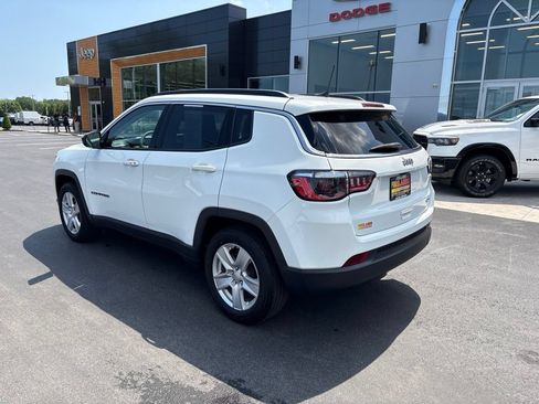 Used 2022 Jeep Compass Latitude FWD image 3