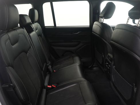 Used 2024 Jeep Grand Cherokee Altitude image 12