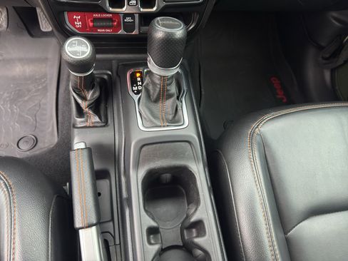 Used 2021 Jeep Gladiator Mojave w/ Dual Top Group AWD/4WD image 31