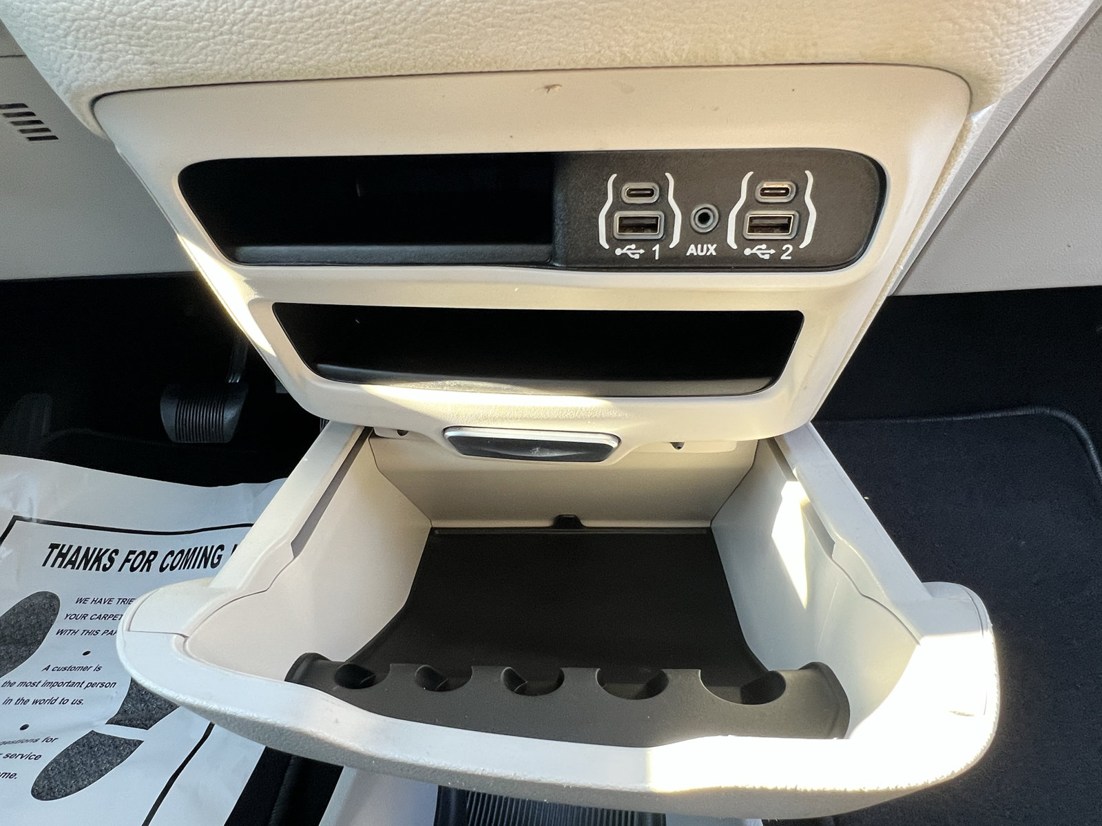 Used 2024 Chrysler Pacifica Limited FWD image 18
