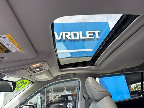 Used 2022 Toyota Highlander XLE FWD image 24