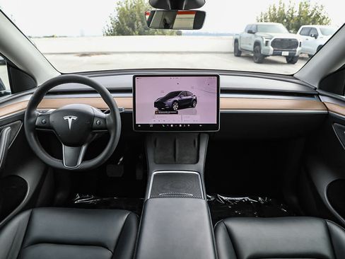 Used 2023 Tesla Model Y Long Range AWD/4WD image 12