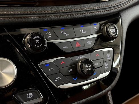 New 2026 Chrysler Pacifica Pinnacle w/ Trailer Tow Group image 33