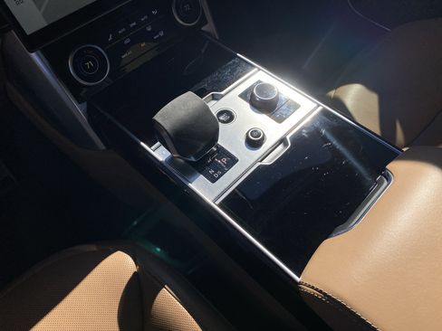 Used 2023 Land Rover Range Rover Long Wheelbase SE image 33