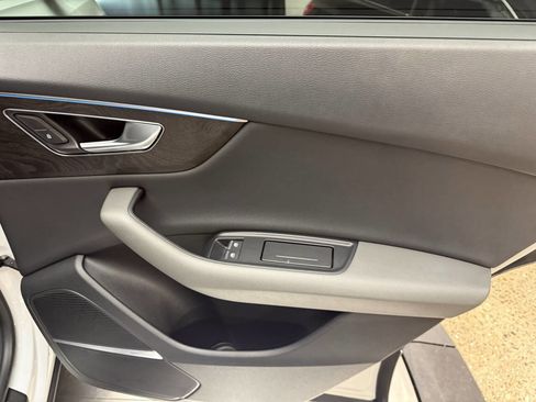 Used 2019 Audi Q8 Prestige image 26