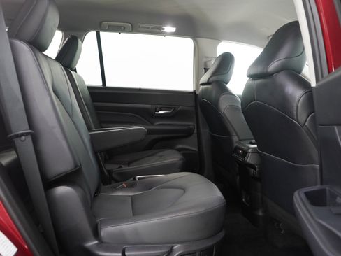 Used 2025 Toyota Grand Highlander AWD image 14