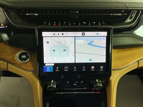 Used 2023 Jeep Grand Cherokee Summit AWD/4WD image 29