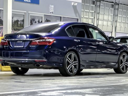 Used 2016 Honda Accord Sport image 8