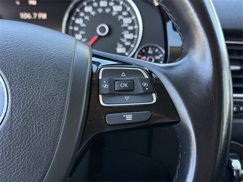 Used 2015 Volkswagen Touareg Sport image 13