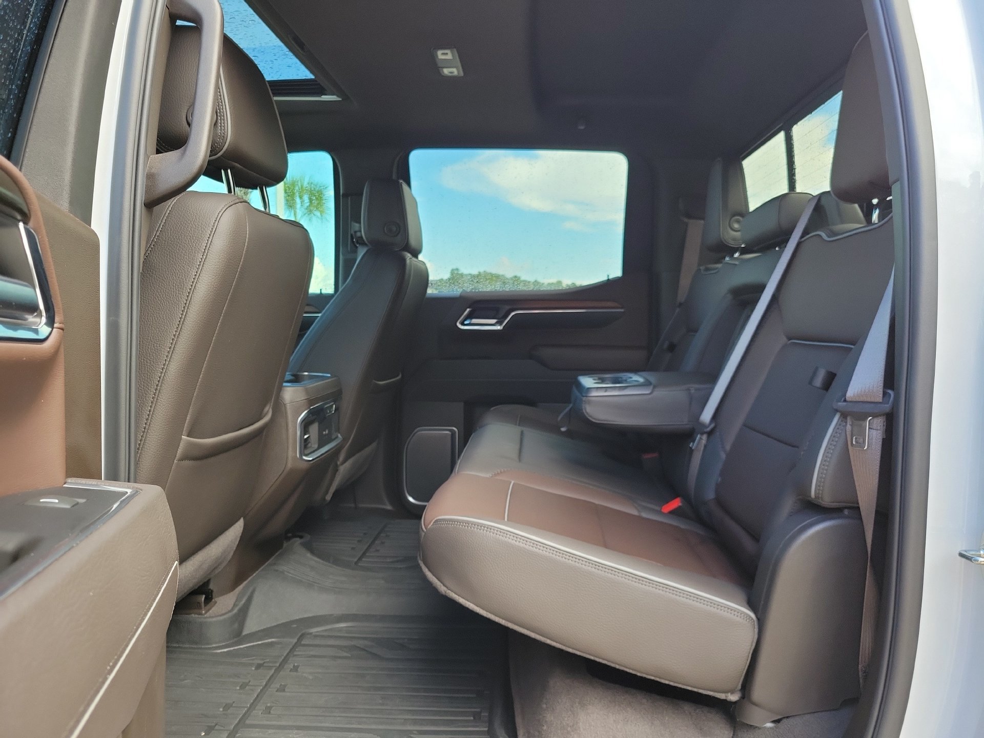Used 2025 GMC Sierra 1500 Denali w/ Denali Reserve Package AWD/4WD image 15