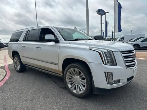 Used 2020 Cadillac Escalade ESV Platinum RWD image 2