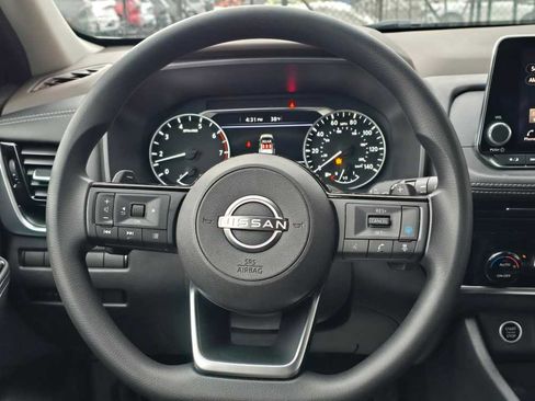 Used 2023 Nissan Rogue SV image 16