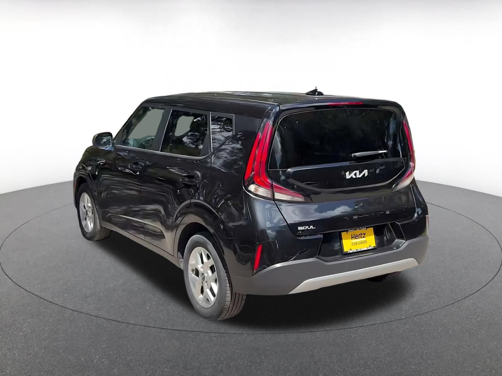 Used 2025 Kia Soul LX w/ LX Technology Package FWD image 10