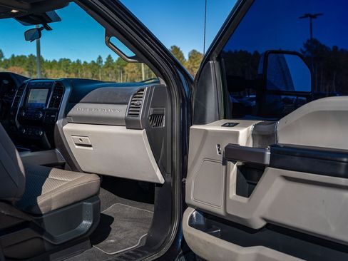 Certified 2021 Ford F250 XLT w/ XLT Premium Package image 12