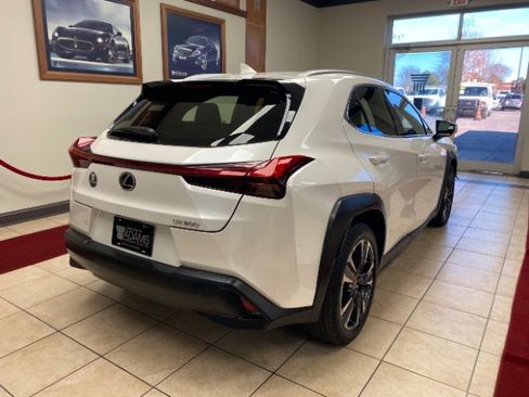 Used 2021 Lexus UX 200 w/ Accessory Package (Z1) image 5