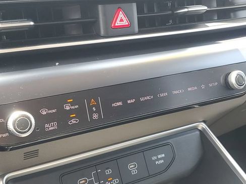 Used 2025 Kia Carnival FWD image 28