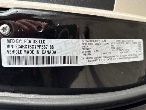 Certified 2023 Chrysler Pacifica Touring-L image 40