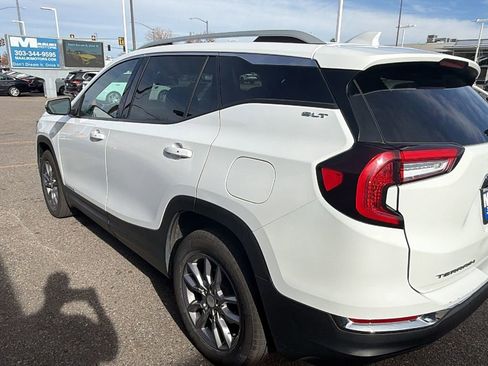Used 2024 GMC Terrain SLT image 4