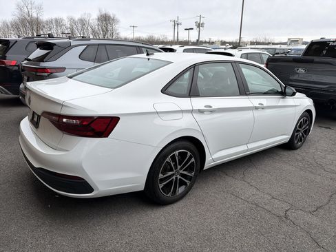 Used 2023 Volkswagen Jetta Sport image 5