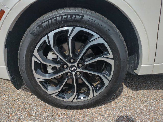 Used 2025 Lincoln Nautilus Reserve AWD/4WD image 12
