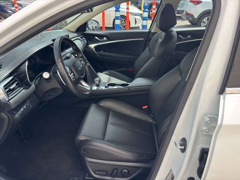 Used 2025 Genesis G70 2.5T image 27