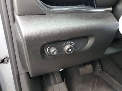 Certified 2023 Chevrolet Traverse LT FWD image 17