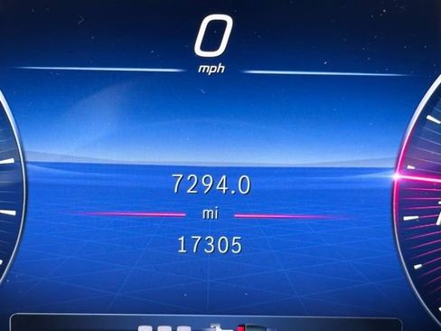 Used 2024 Mercedes-Benz GLC 300 4MATIC image 16