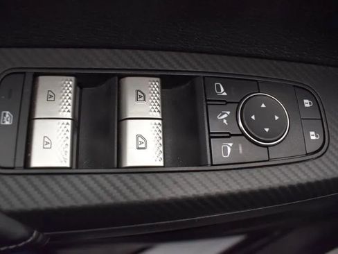 Used 2024 Mitsubishi Outlander FWD image 21