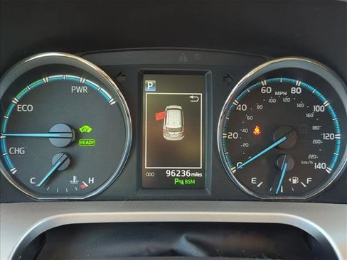 Used 2018 Toyota RAV4 Limited image 17