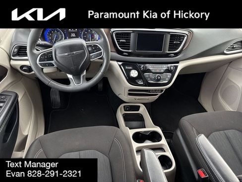 Used 2023 Chrysler Voyager LX image 15