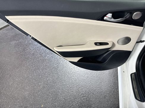 Used 2018 Kia Stinger Premium RWD image 26
