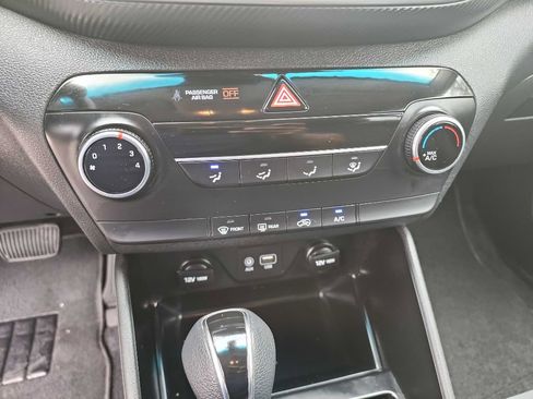 Used 2020 Hyundai Tucson SE image 19