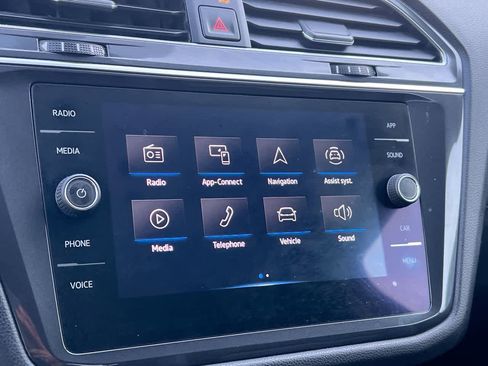 Used 2021 Volkswagen Tiguan SE image 18