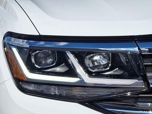 Certified 2023 Volkswagen Atlas SE w/ Panoramic Sunroof Package image 9