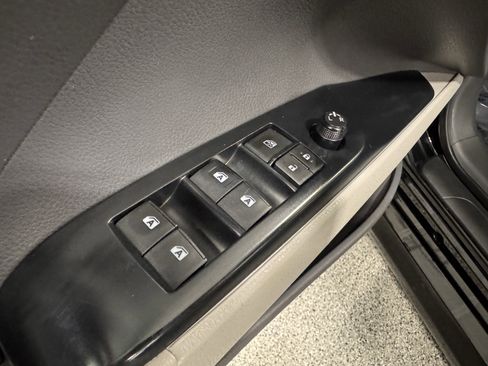 Used 2019 Toyota Camry LE image 19