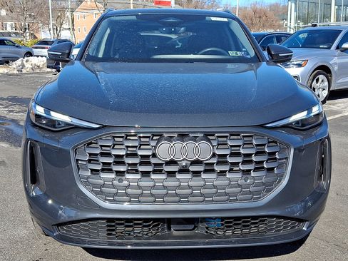 Used 2025 Audi Q5 Premium w/ Convenience Package image 2