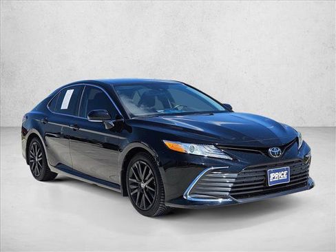 Used 2023 Toyota Camry XLE FWD image 3